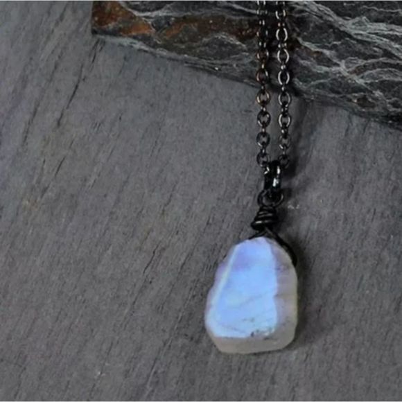 Black titanium chain and natural raw moonstone boho vintage style necklace new - Picture 3 of 3